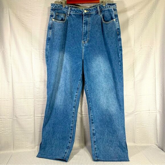 PRETTY LITTLE THING NWT Plus Mid Wash Split Hem Denim Jeans Women's Size 14 #654 - Picture 1 of 9